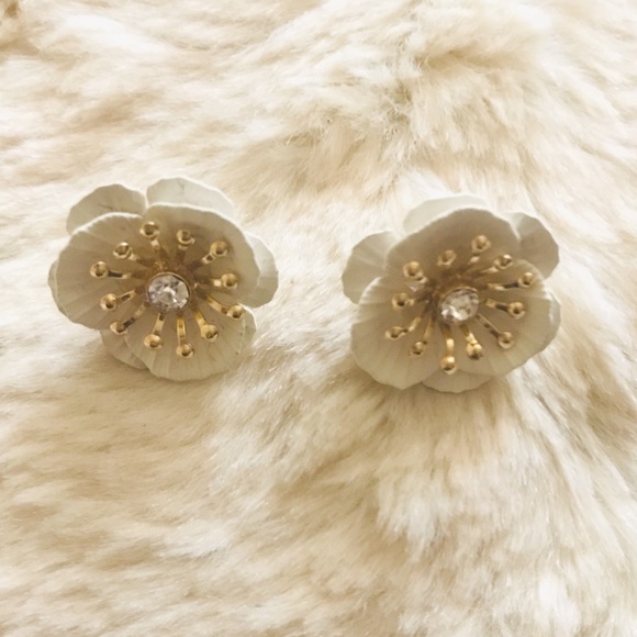 SOLD‼️3/$15💎🌸Clay Floral earrings🤍 - Picture 2 of 2